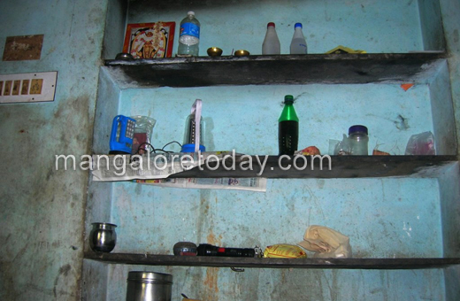 Prof. Narendra Nayak visit to the haunted house of Nettarakere, Bantwal